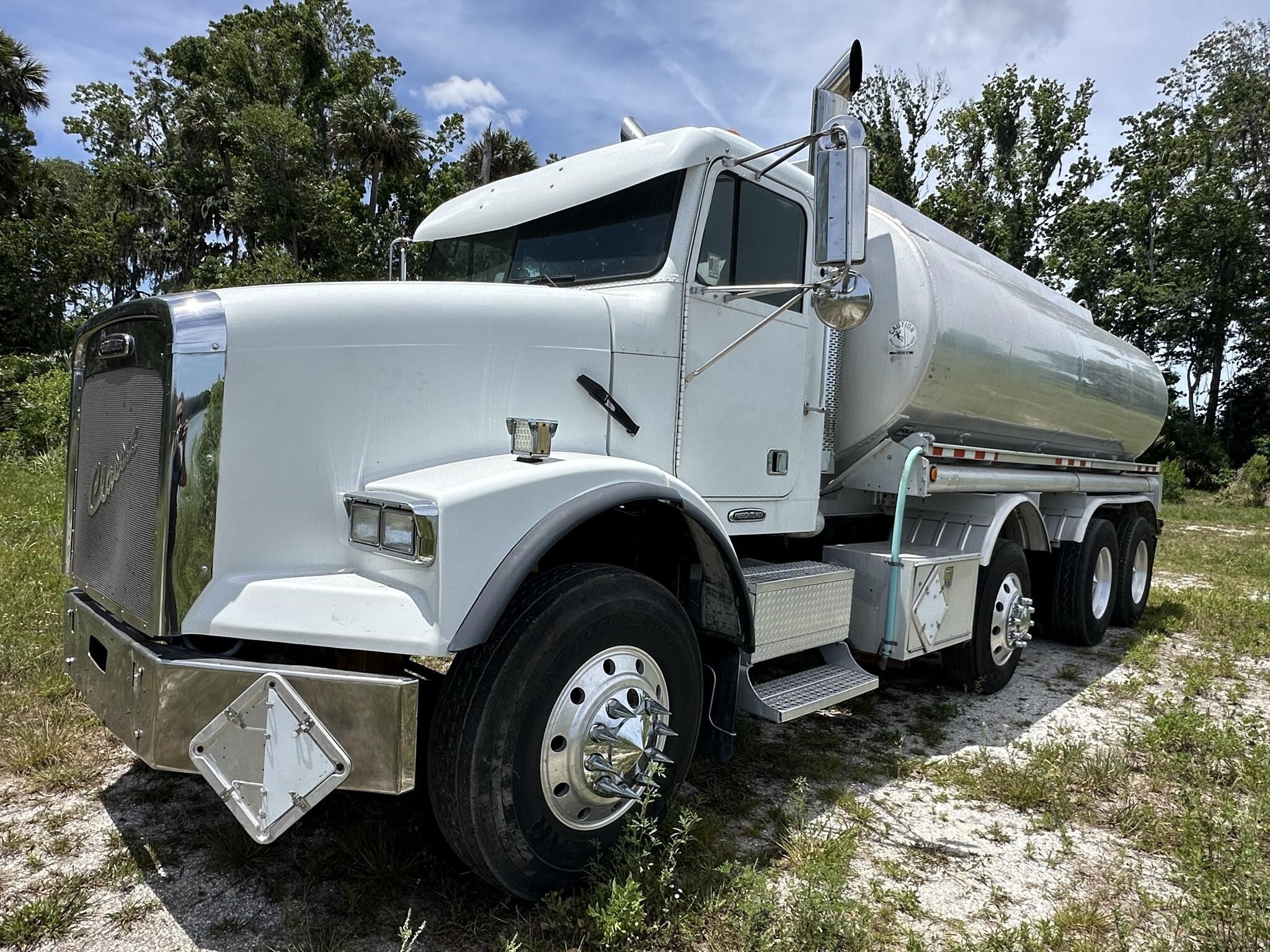 2003 FREIGHTLINER COLUMBIA in Edgewater, FL