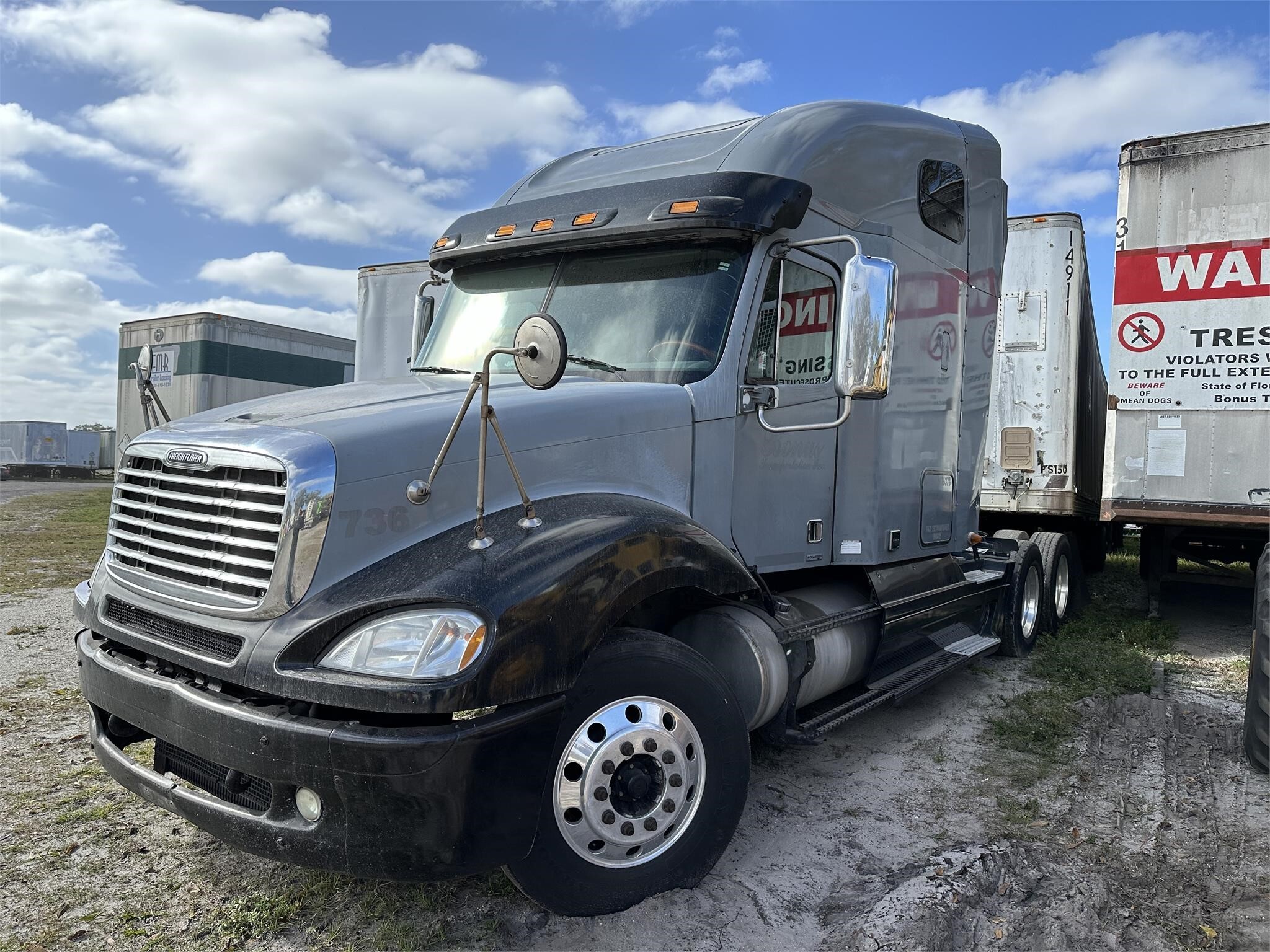 2007 FREIGHTLINER COLUMBIA in Edgewater, FL