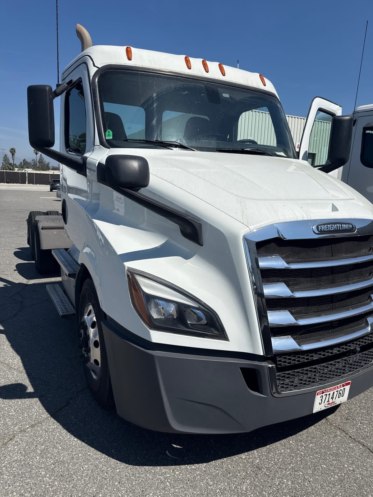 2019 FREIGHTLINER CASCADIA 116 in Pomona, CA