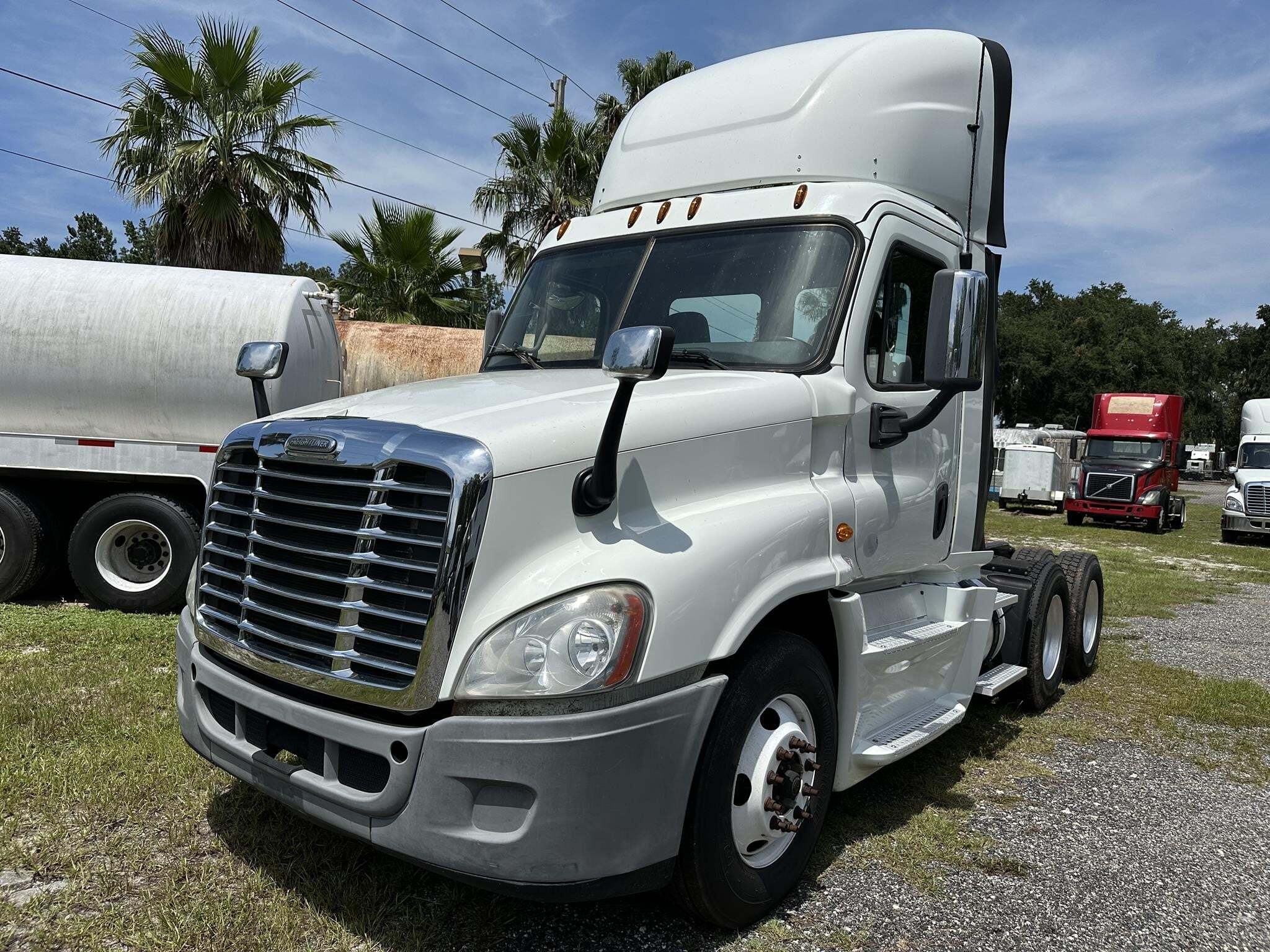 2016 FREIGHTLINER CASCADIA 125 in Edgewater, FL