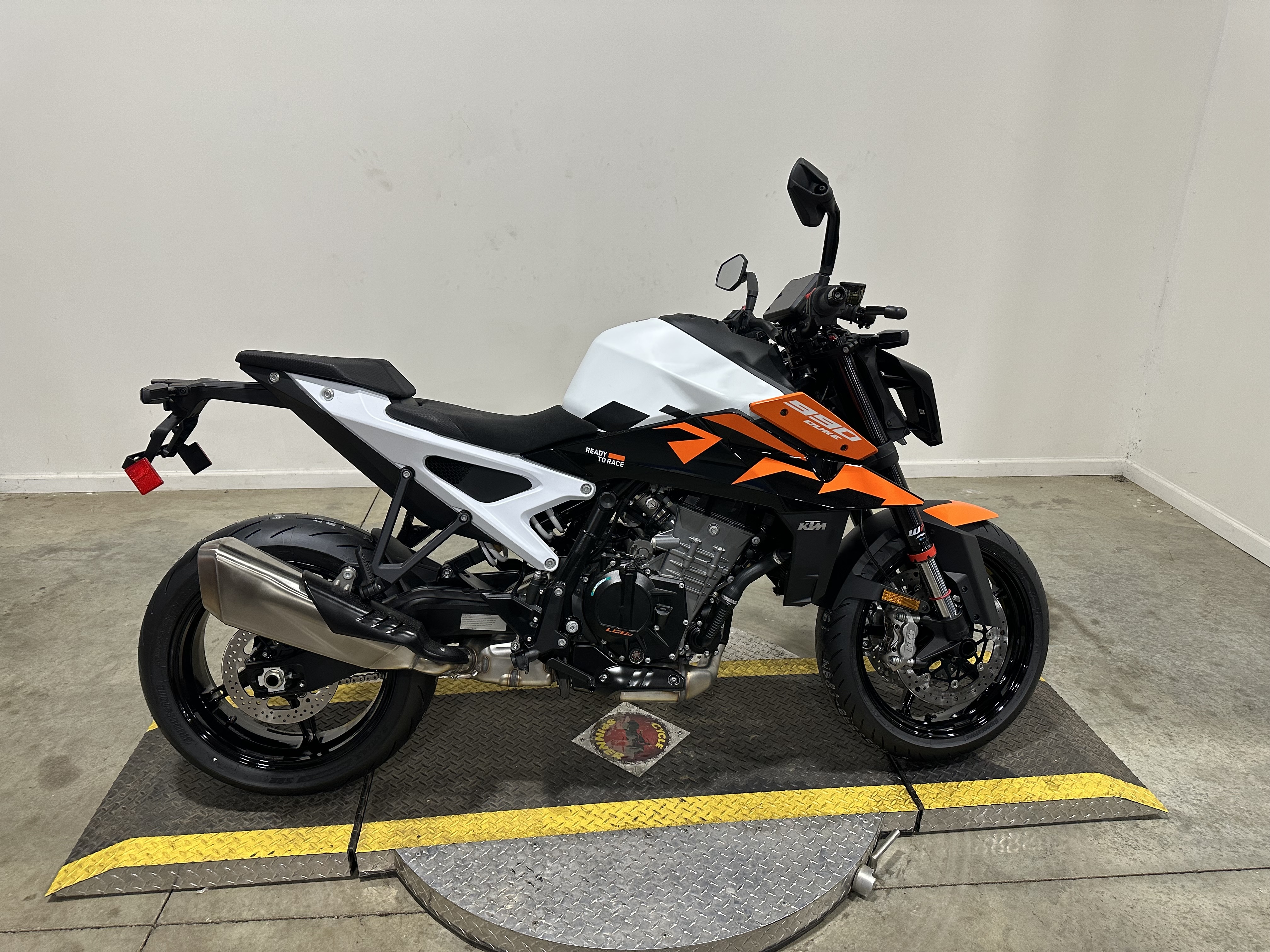 2027 KTM 990 DUKE 990 in Medina, OH