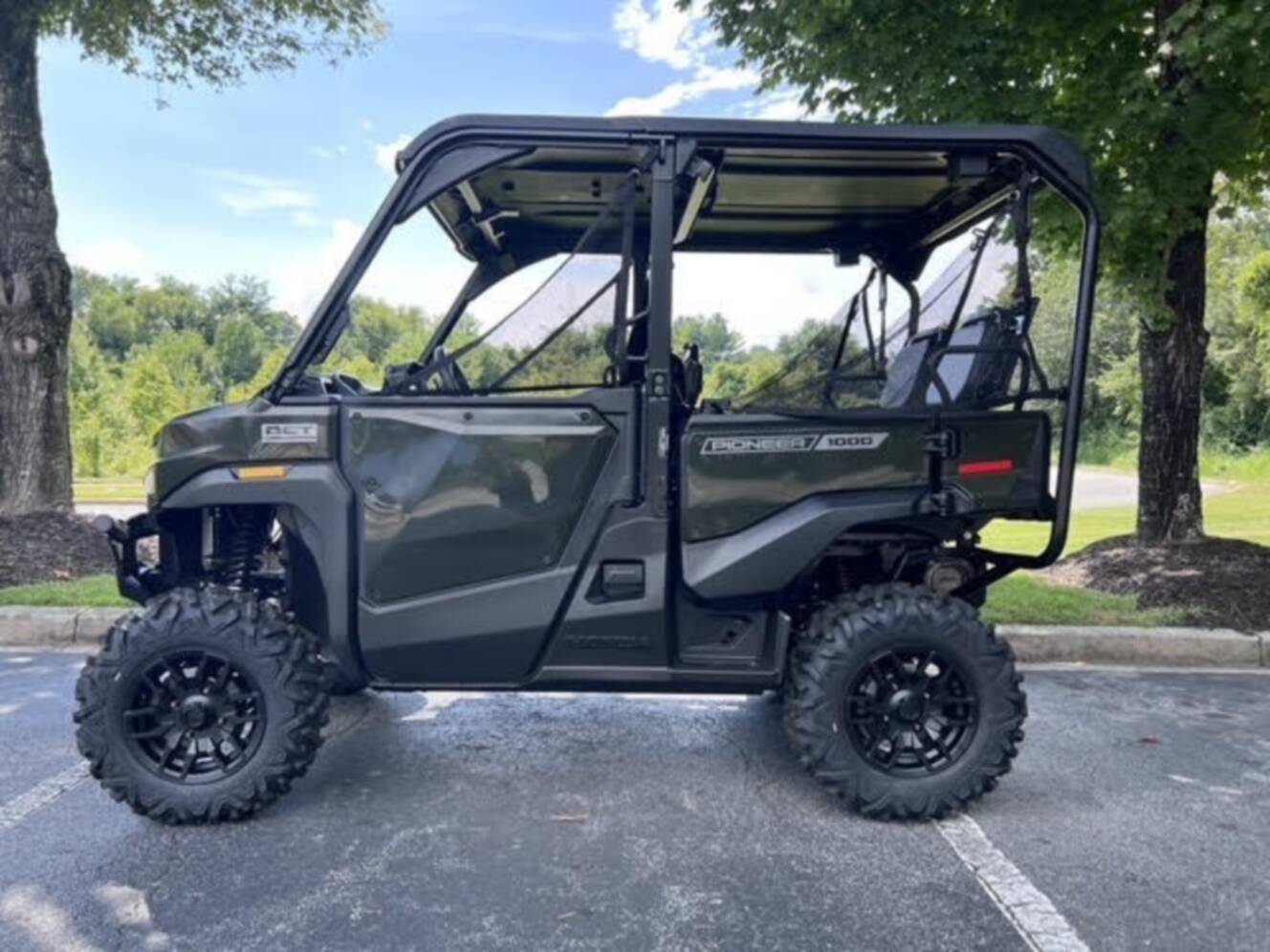A photo of this 2026 Honda Pioneer 1000-5 Deluxe