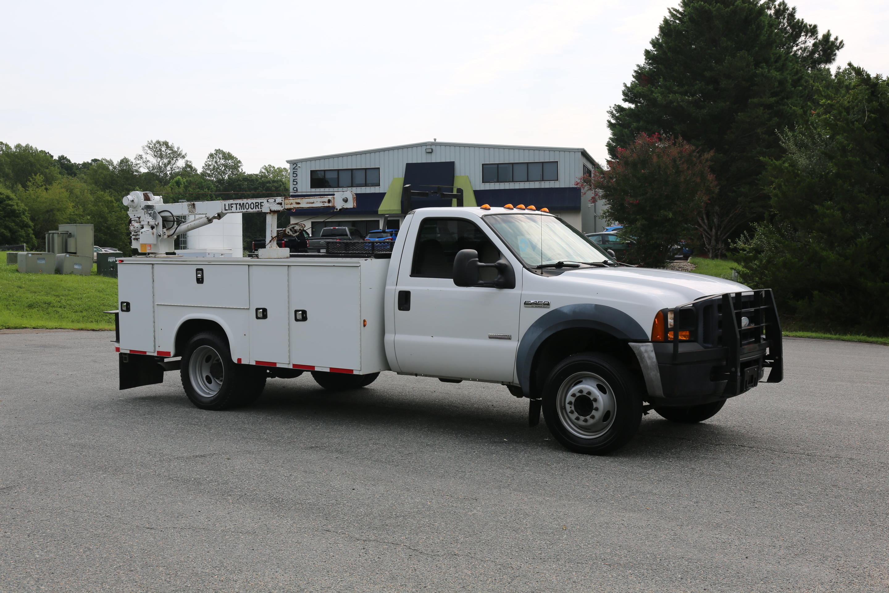 2006 FORD F450 XL in Oilville, VA