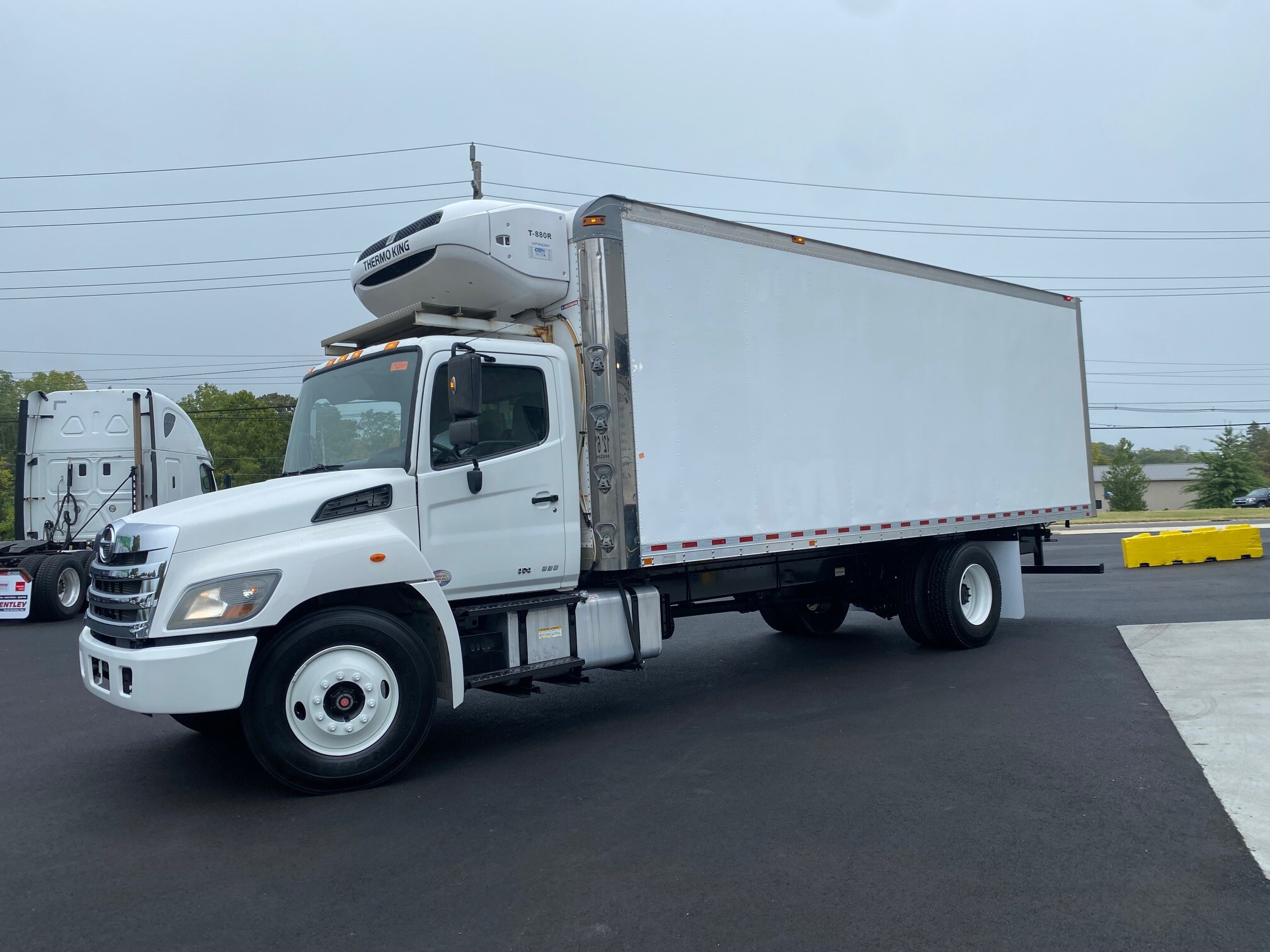 2017 HINO 338