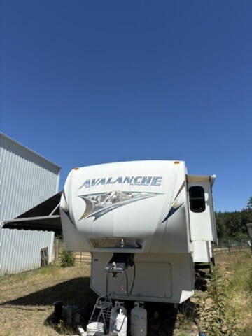 2011 Keystone AVALANCHE 330RE in tigard OR