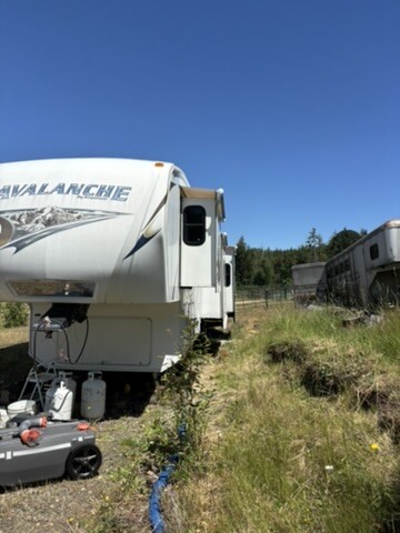 2011 Keystone AVALANCHE 330RE in tigard OR
