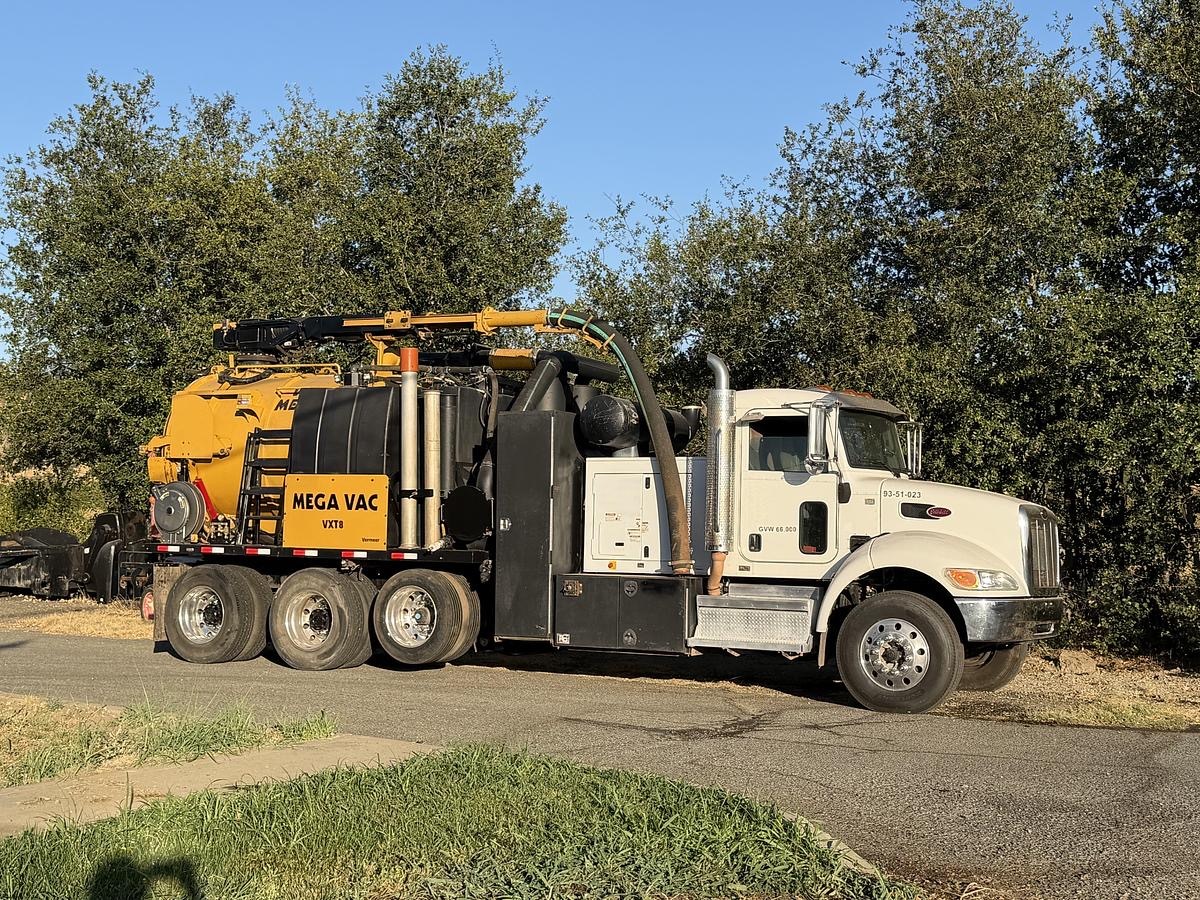 2020 PETERBILT 348 in Crestwood, IL