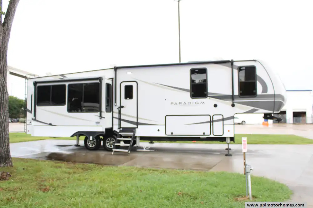 2023 Alliance Rv Paradigm 340RL in houston TX