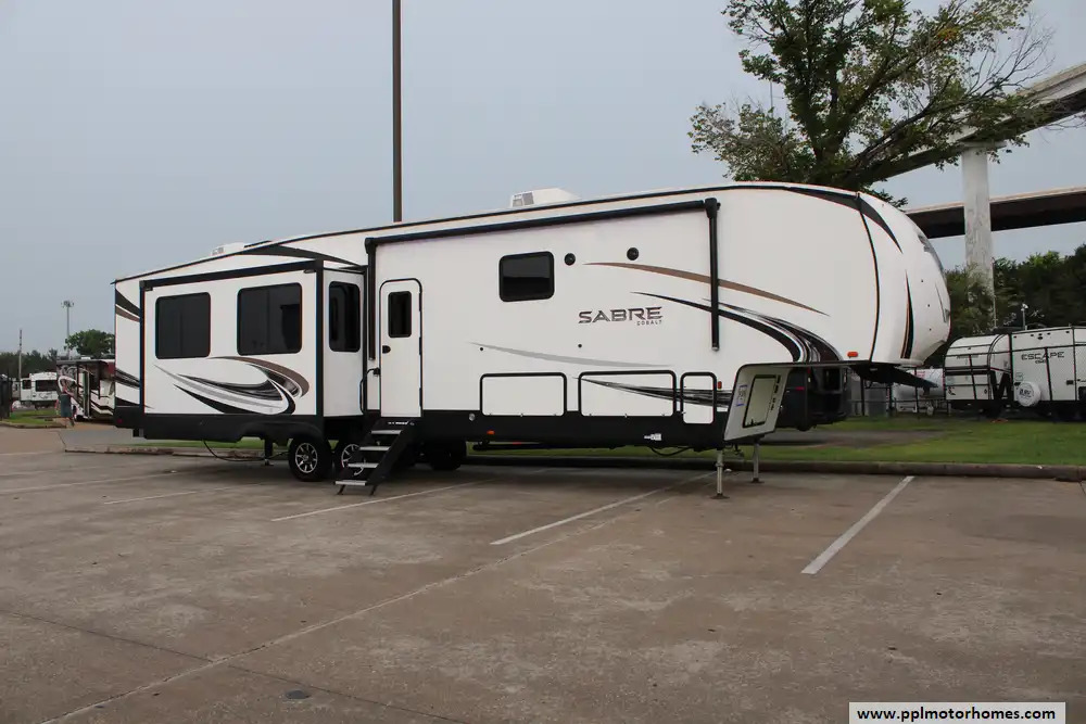 2022 Forest River Sabre Cobalt 37FBT in houston TX