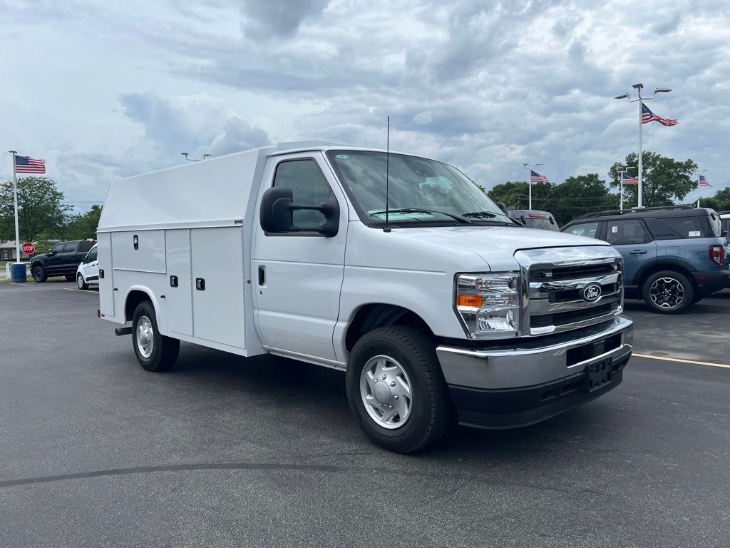 2026 FORD E-350SD in Willowbrook, IL