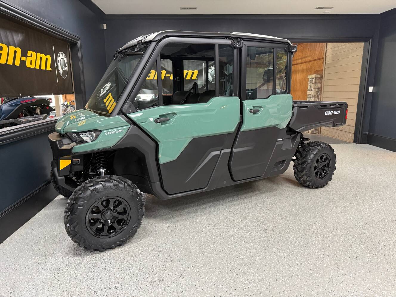 A photo of this 2026 Can-Am Defender MAX DPS CAB HD10