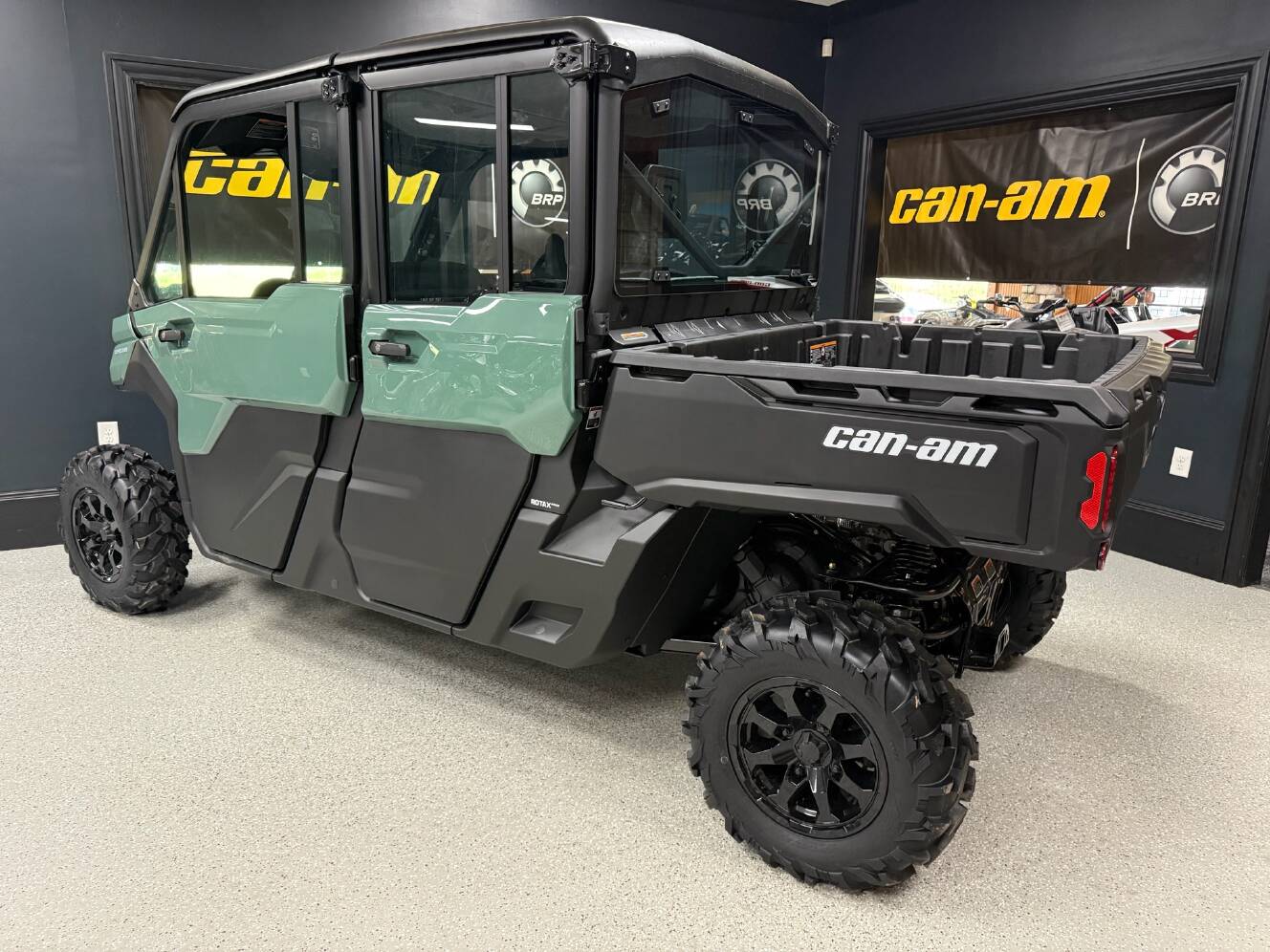 A photo of this 2026 Can-Am Defender MAX DPS CAB HD10