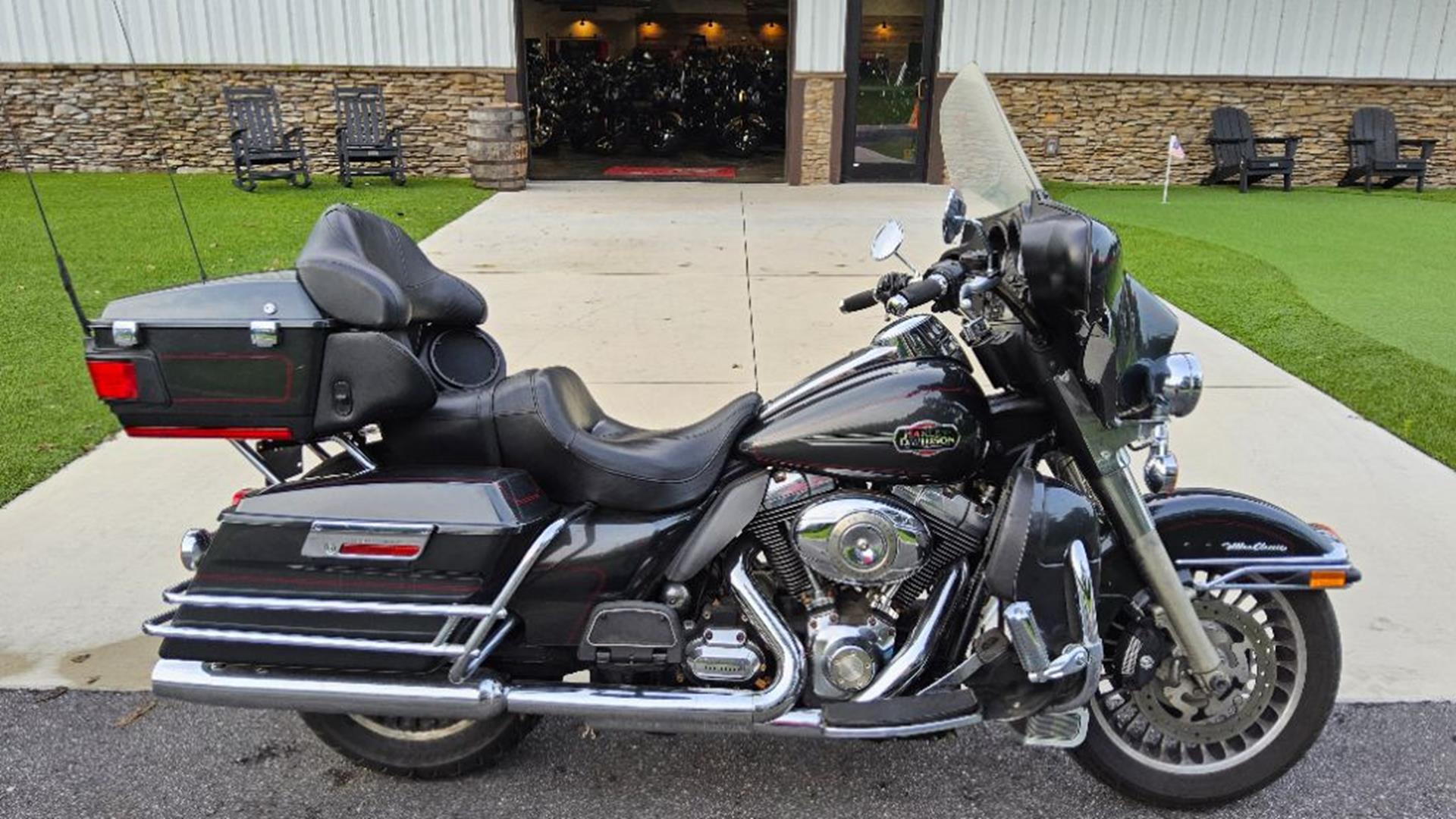 2009 Harley-Davidson Ultra Classic® Electra Glide® Peace Officer Special Ed ULTRA CLASSIC FLHTCU in Wildwood, FL