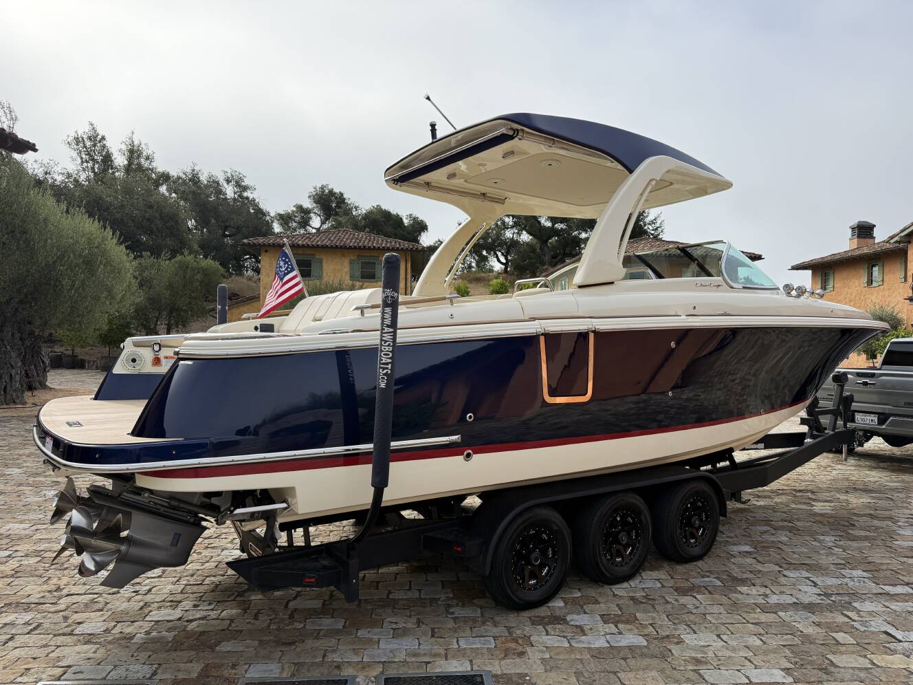 A photo of this 2021 Chris-Craft LAUNCH 31 GT