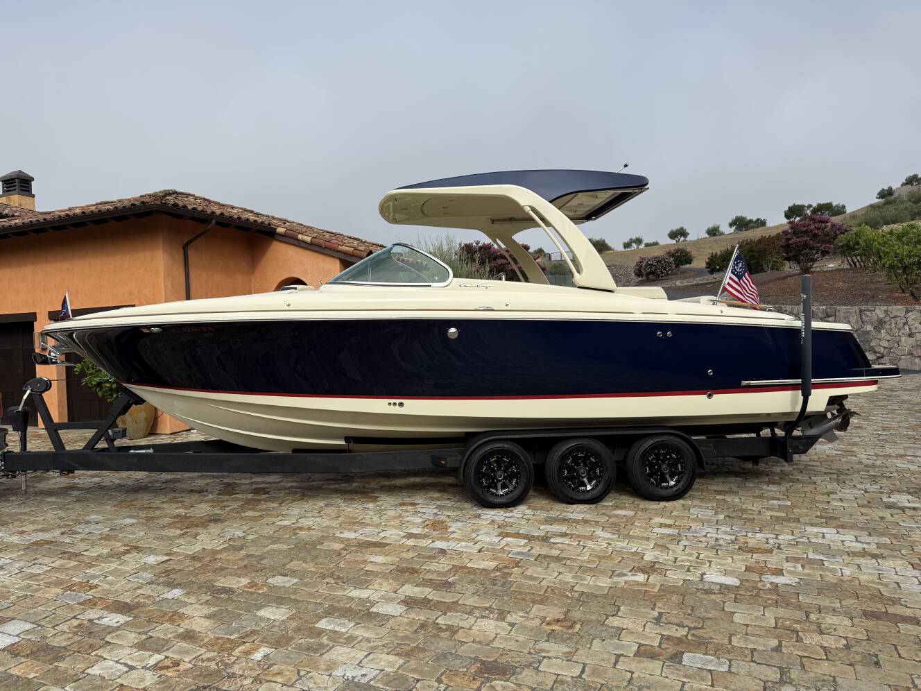A photo of this 2021 Chris-Craft LAUNCH 31 GT