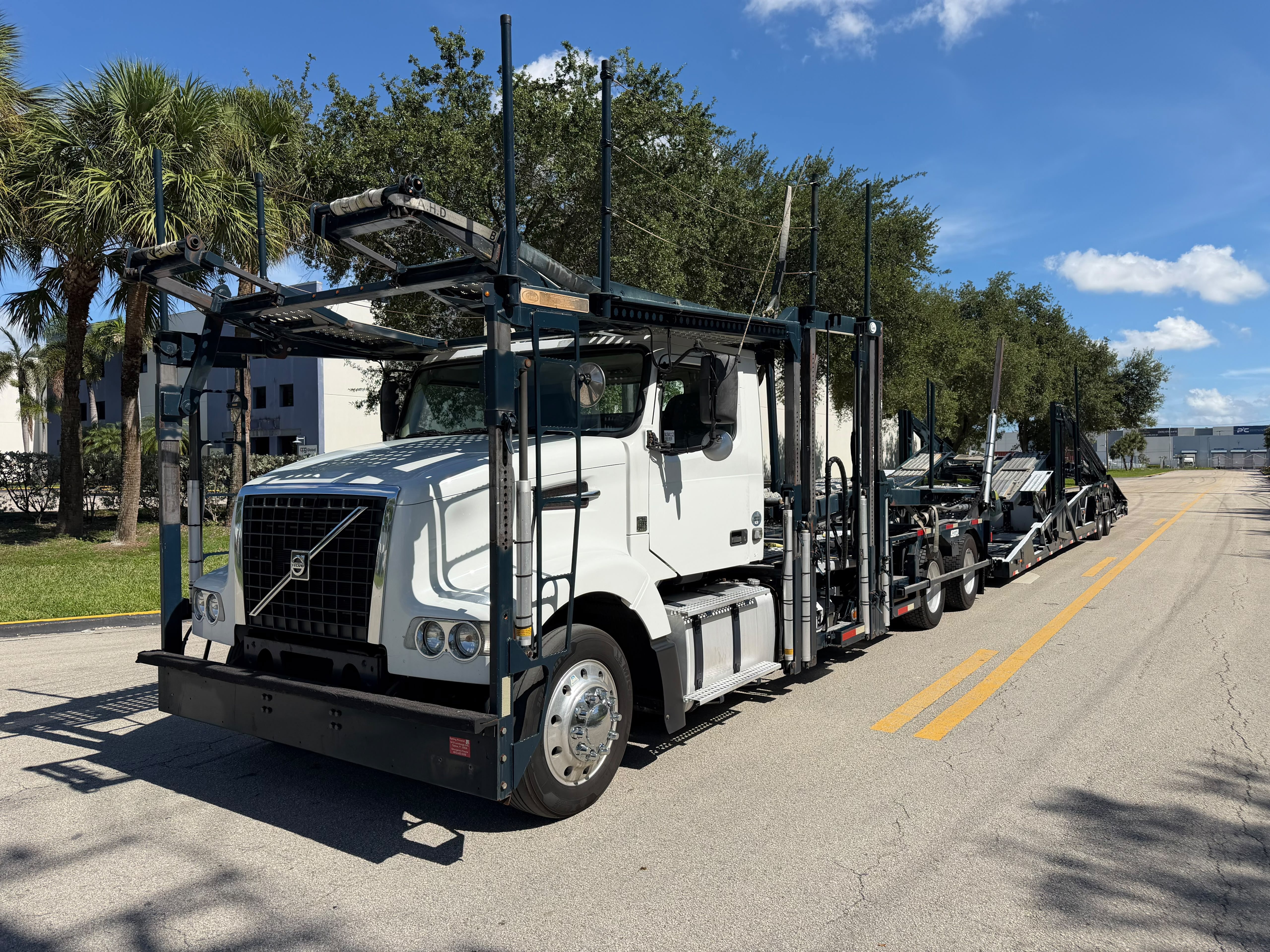 2015 VOLVO VAH in Miami, FL
