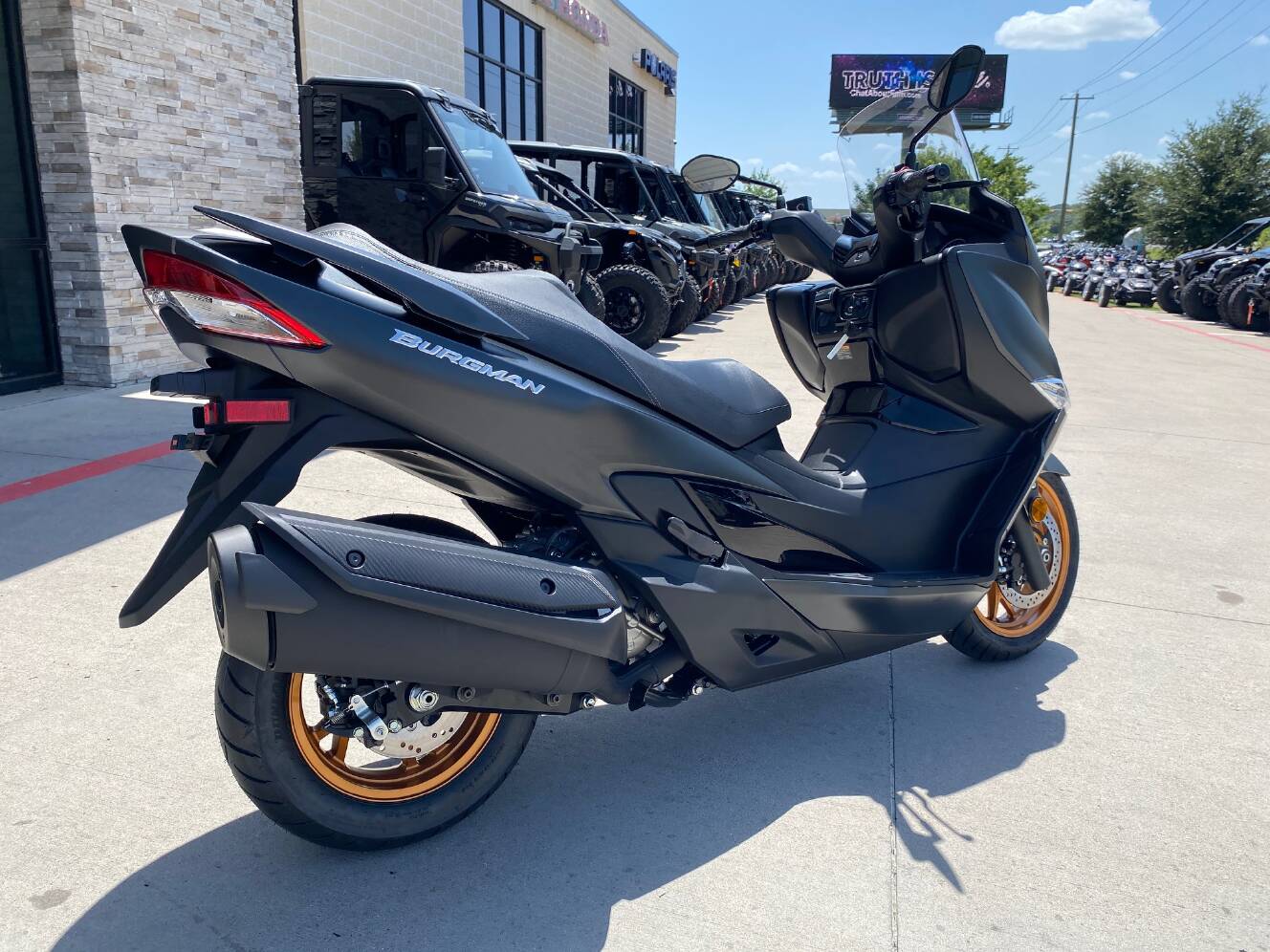 A photo of this 2027 Suzuki AN400AM7