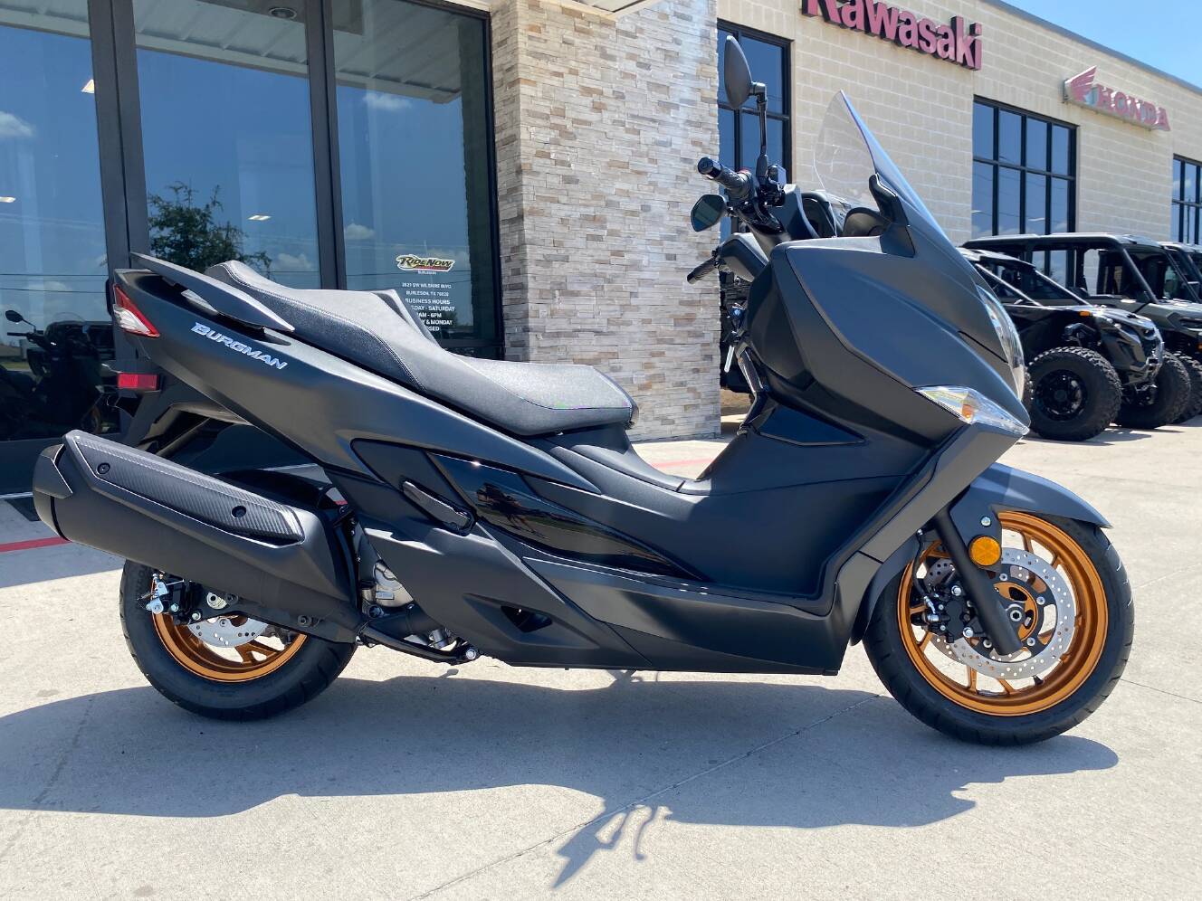 A photo of this 2027 Suzuki AN400AM7
