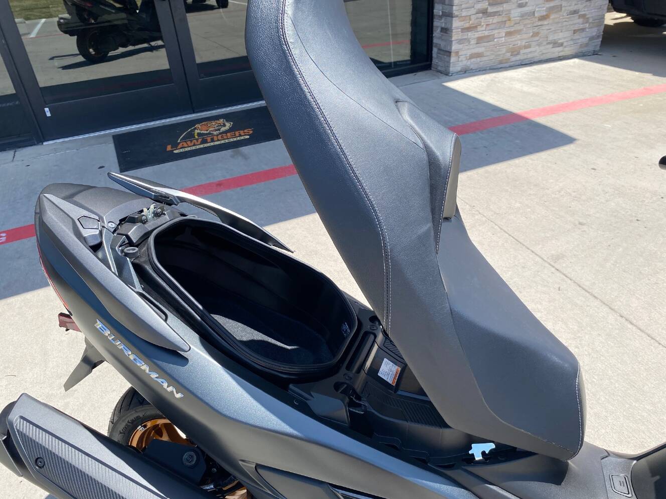 A photo of this 2027 Suzuki AN400AM7