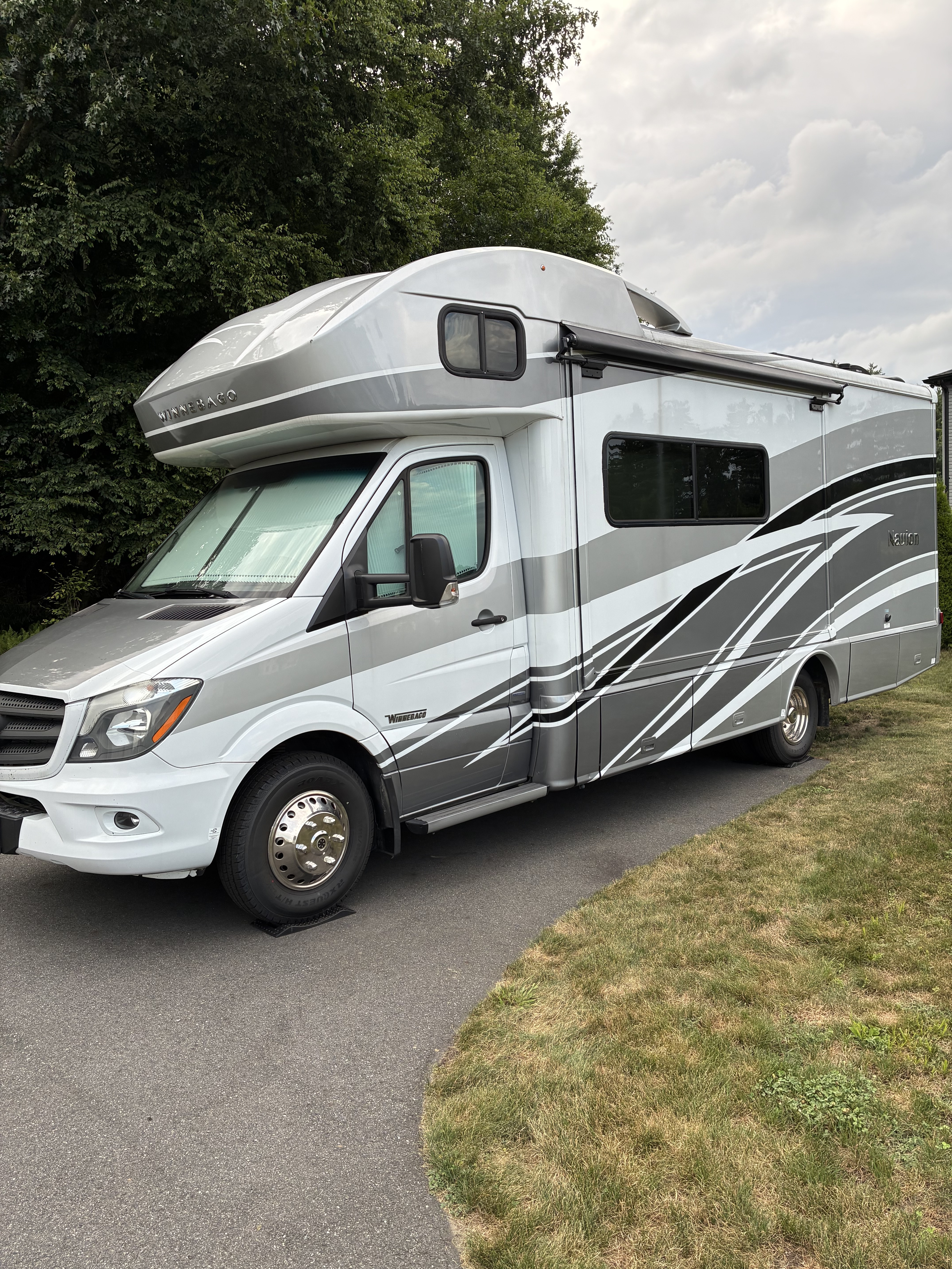 2017 Winnebago NAVION 24J RV