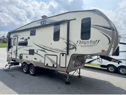 2018 FOREST RIVER FLAGSTAFF CLASSIC SUPER LITE 8524RLBS