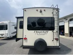 2018 FOREST RIVER FLAGSTAFF CLASSIC SUPER LITE 8524RLBS