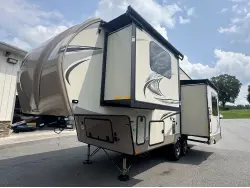 2018 FOREST RIVER FLAGSTAFF CLASSIC SUPER LITE 8524RLBS