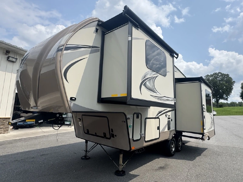 2018 FOREST RIVER FLAGSTAFF CLASSIC SUPER LITE 8524RLBS