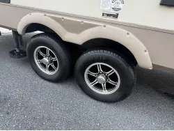 2018 FOREST RIVER FLAGSTAFF CLASSIC SUPER LITE 8524RLBS