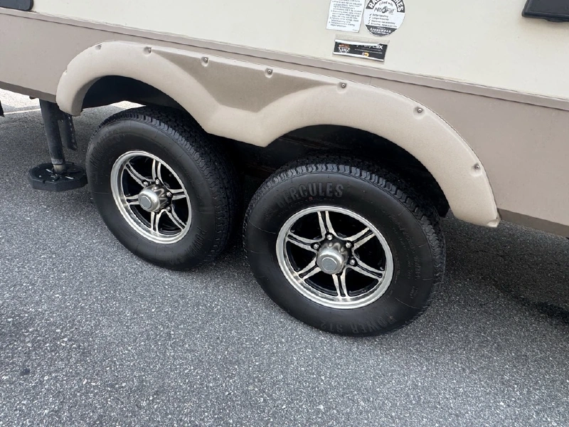 2018 FOREST RIVER FLAGSTAFF CLASSIC SUPER LITE 8524RLBS