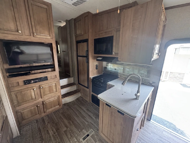 2018 FOREST RIVER FLAGSTAFF CLASSIC SUPER LITE 8524RLBS
