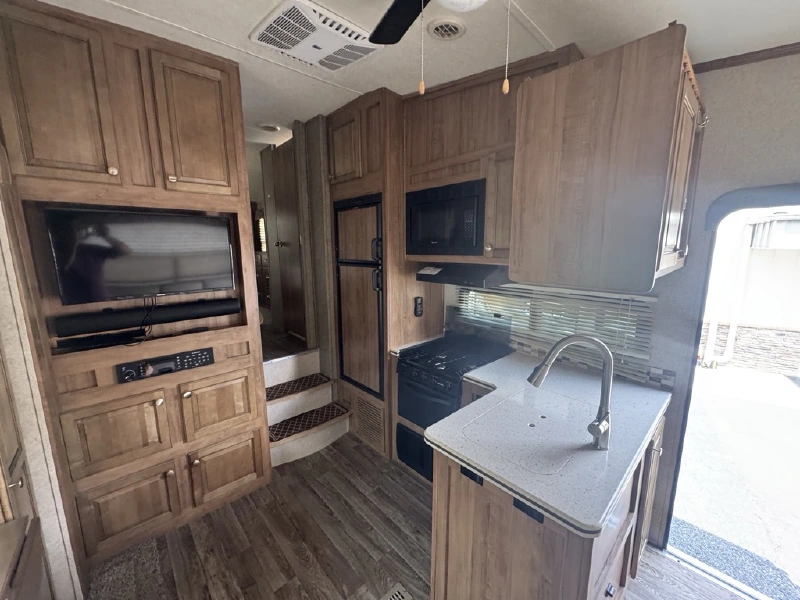 2018 FOREST RIVER FLAGSTAFF CLASSIC SUPER LITE 8524RLBS