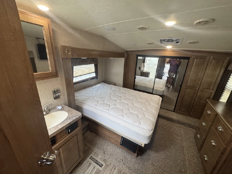 2018 FOREST RIVER FLAGSTAFF CLASSIC SUPER LITE 8524RLBS
