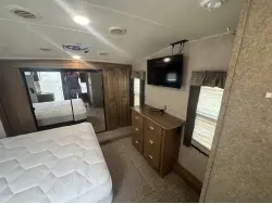 2018 FOREST RIVER FLAGSTAFF CLASSIC SUPER LITE 8524RLBS