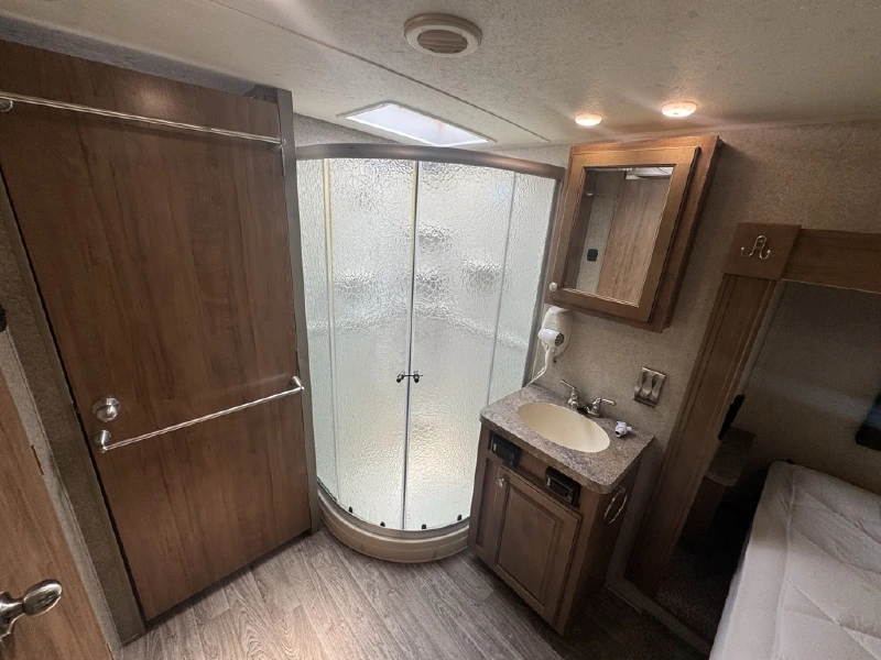 2018 FOREST RIVER FLAGSTAFF CLASSIC SUPER LITE 8524RLBS