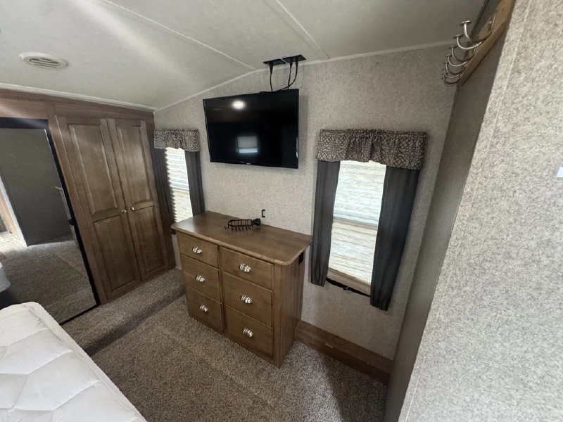 2018 FOREST RIVER FLAGSTAFF CLASSIC SUPER LITE 8524RLBS