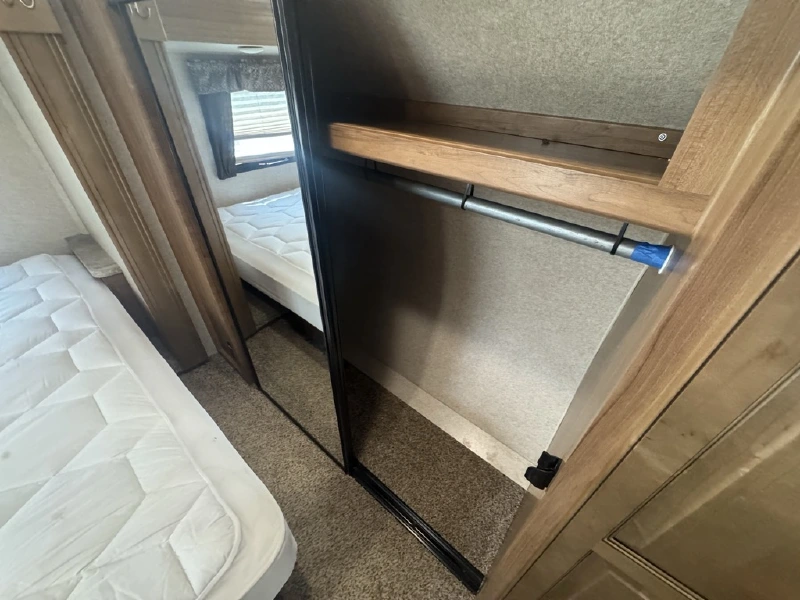 2018 FOREST RIVER FLAGSTAFF CLASSIC SUPER LITE 8524RLBS