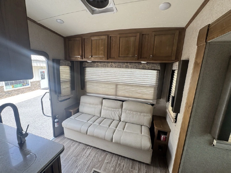 2018 FOREST RIVER FLAGSTAFF CLASSIC SUPER LITE 8524RLBS