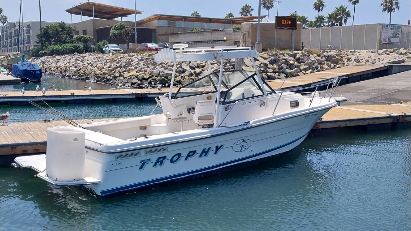A photo of this 1996 Bayliner 2352 Trophy Walkaround