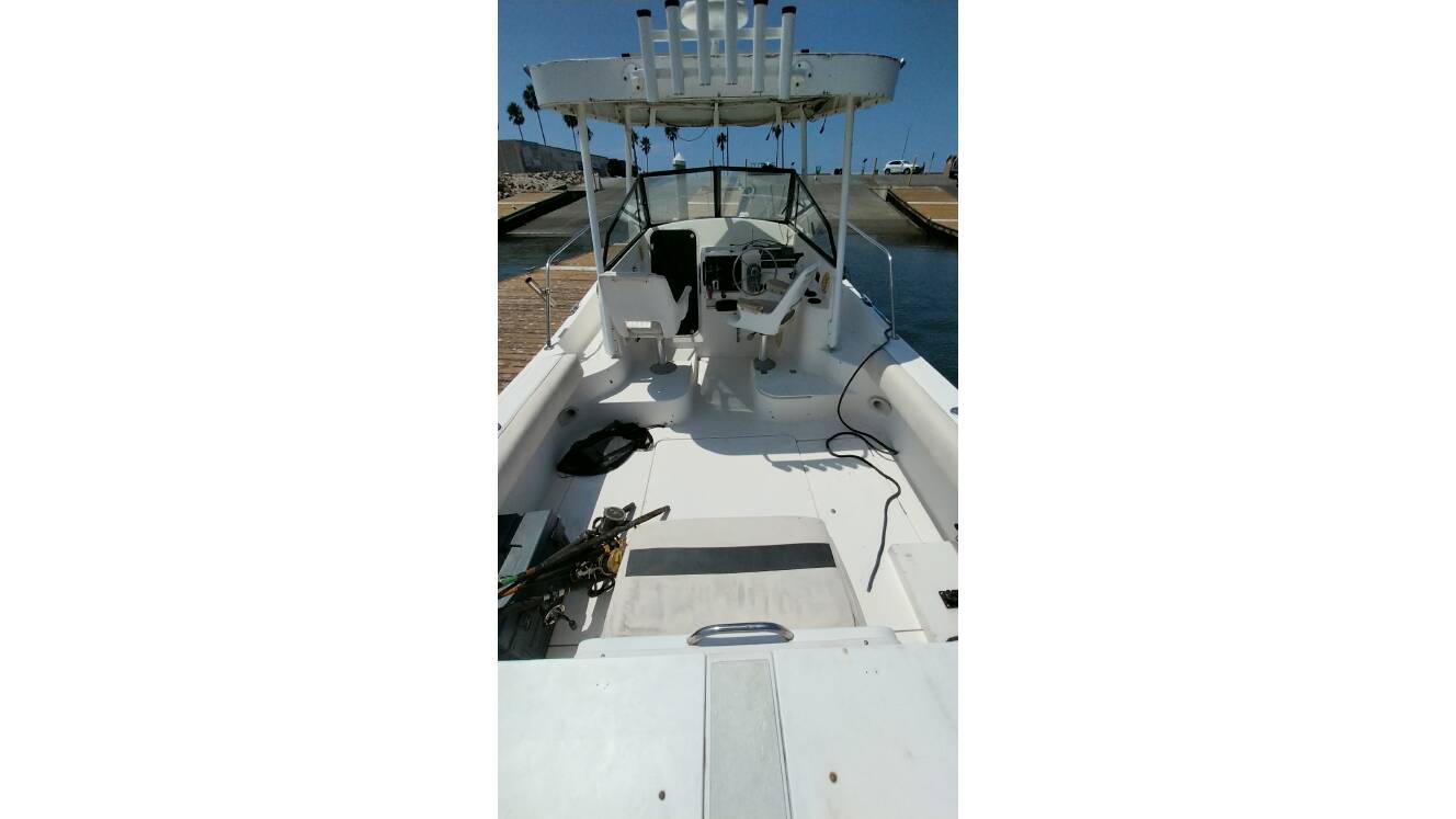 A photo of this 1996 Bayliner 2352 Trophy Walkaround