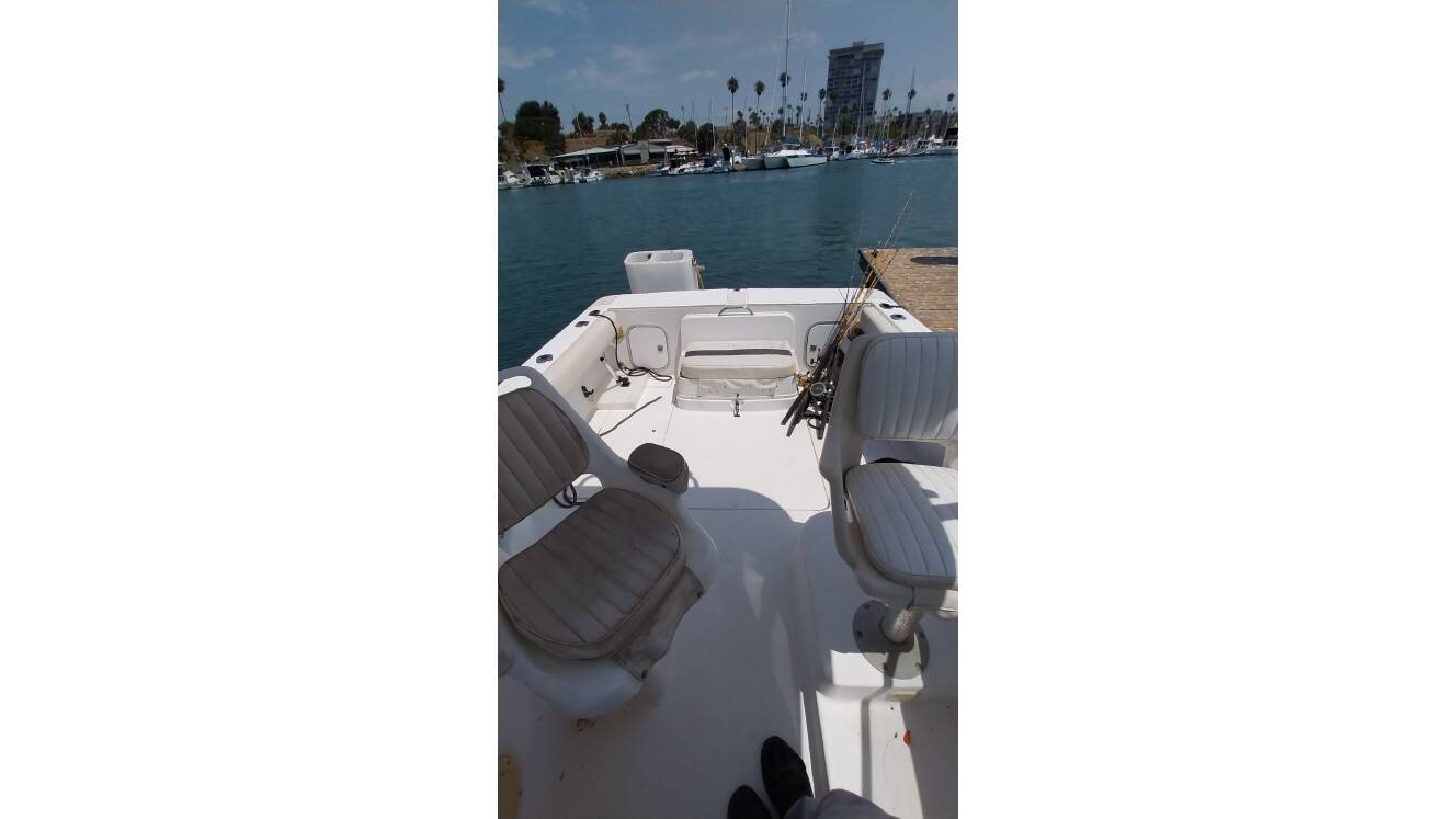 A photo of this 1996 Bayliner 2352 Trophy Walkaround