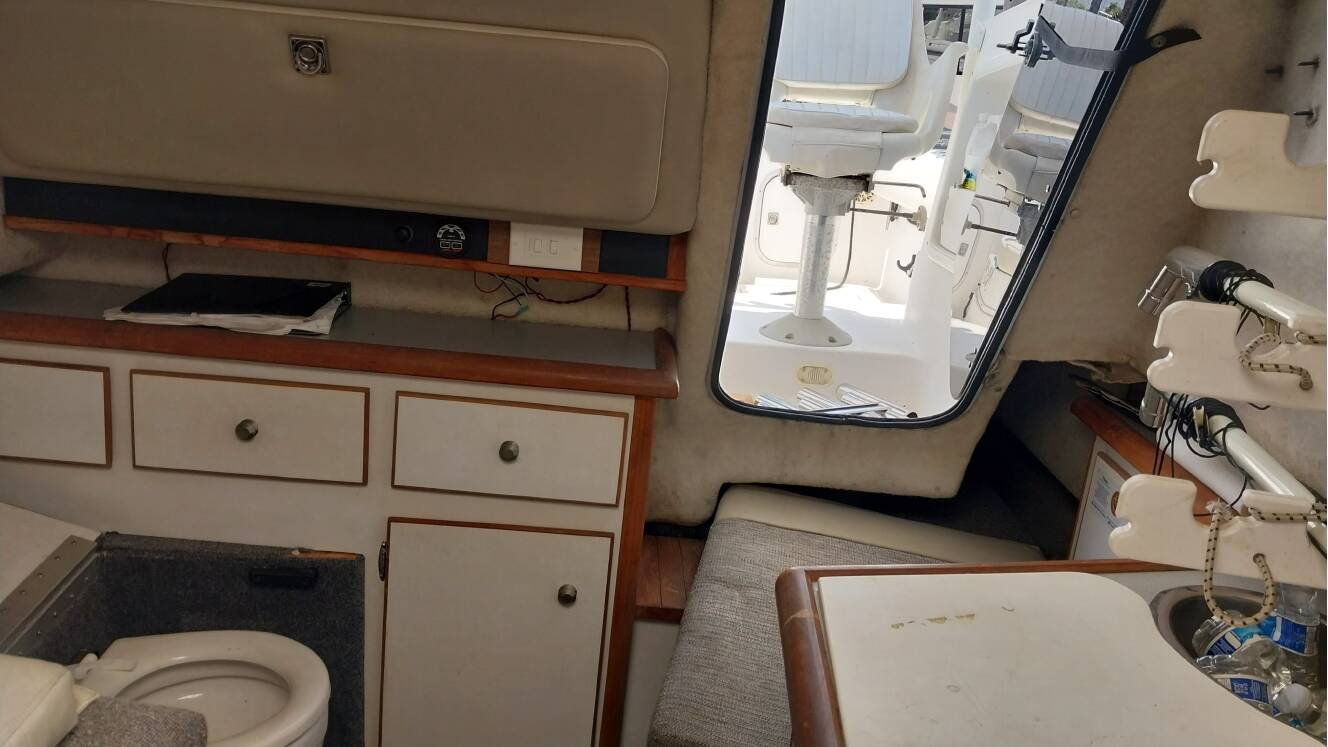 A photo of this 1996 Bayliner 2352 Trophy Walkaround