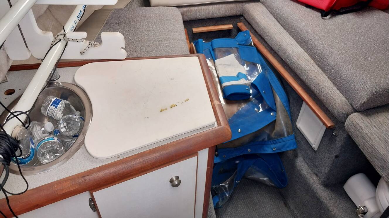 A photo of this 1996 Bayliner 2352 Trophy Walkaround