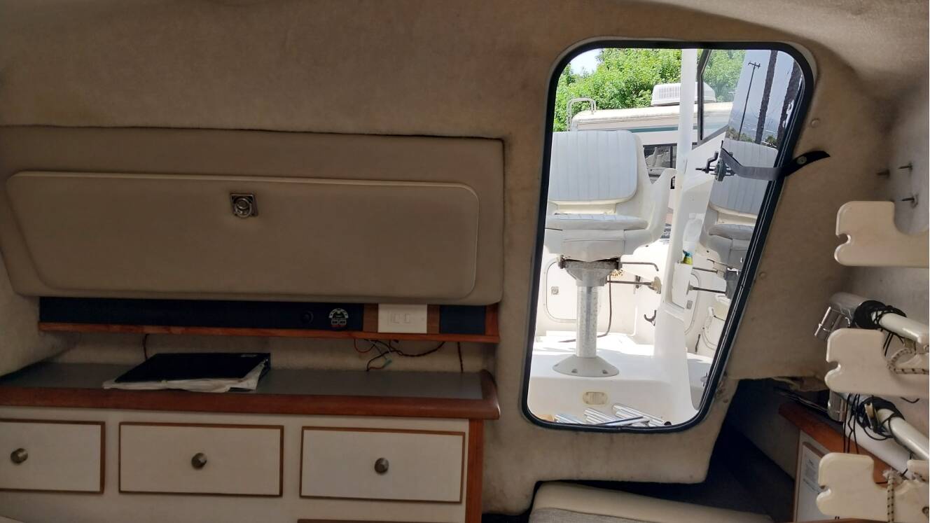 A photo of this 1996 Bayliner 2352 Trophy Walkaround