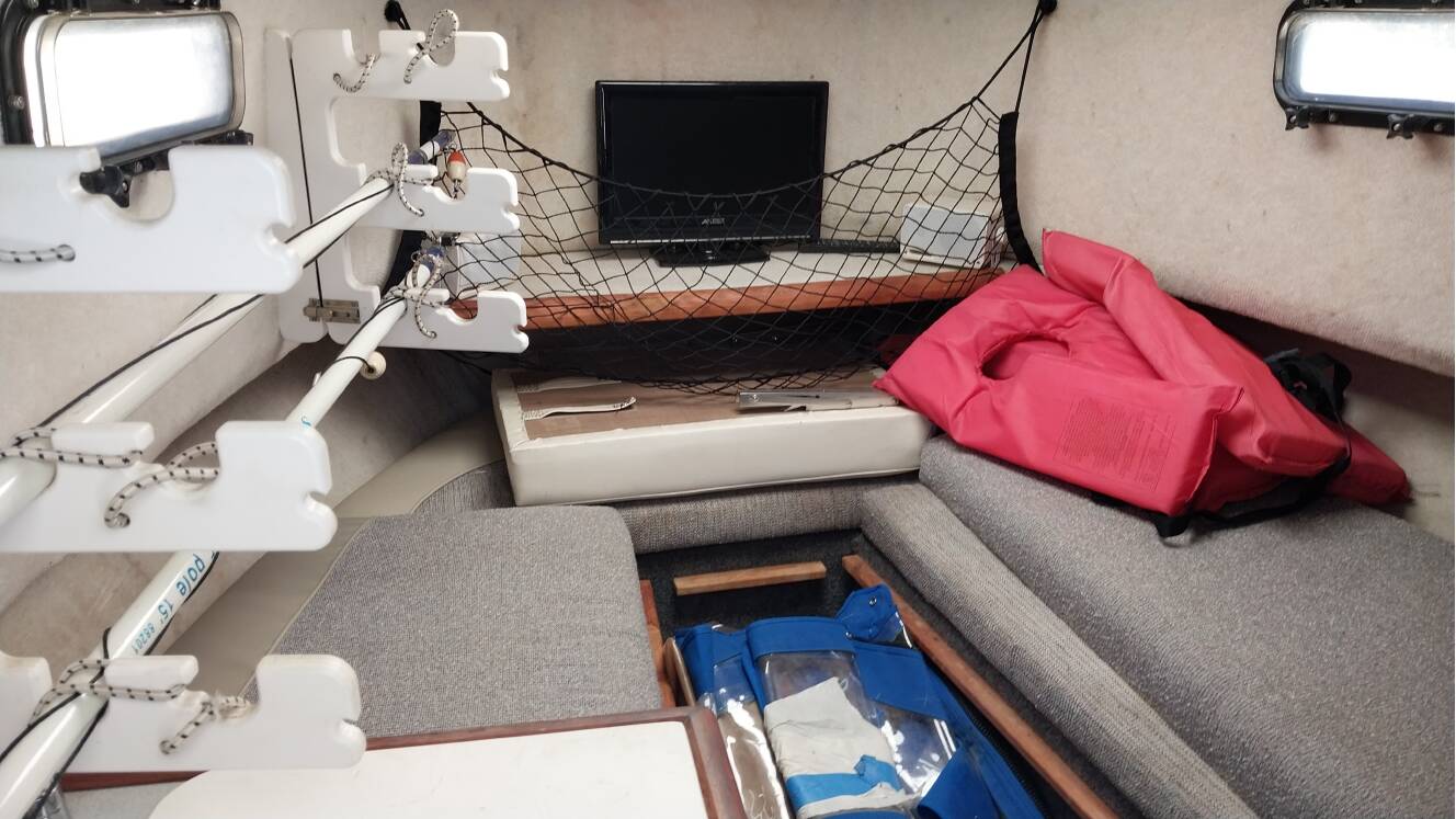 A photo of this 1996 Bayliner 2352 Trophy Walkaround