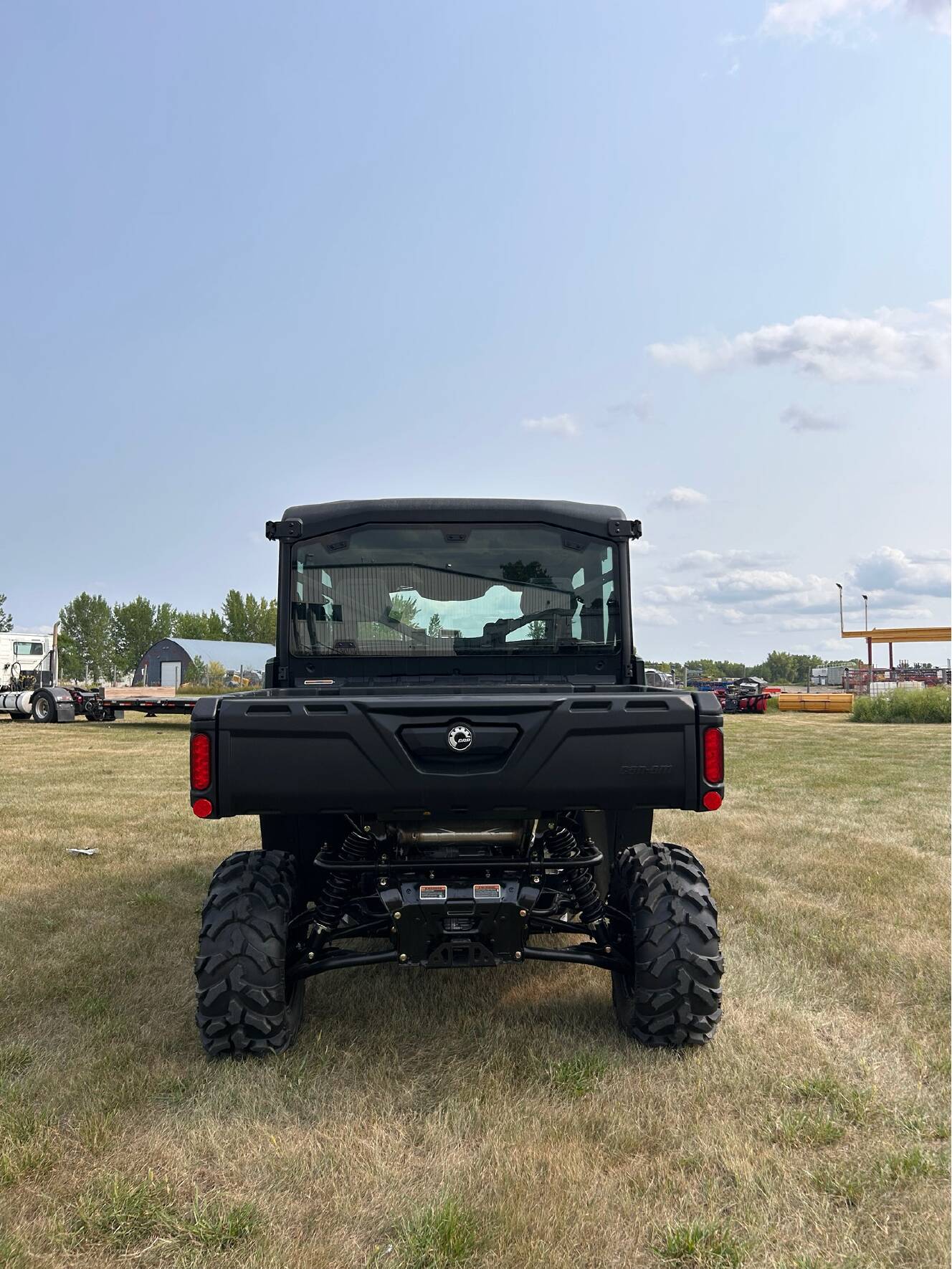 A photo of this 2026 Can-Am Defender MAX DPS CAB HD10