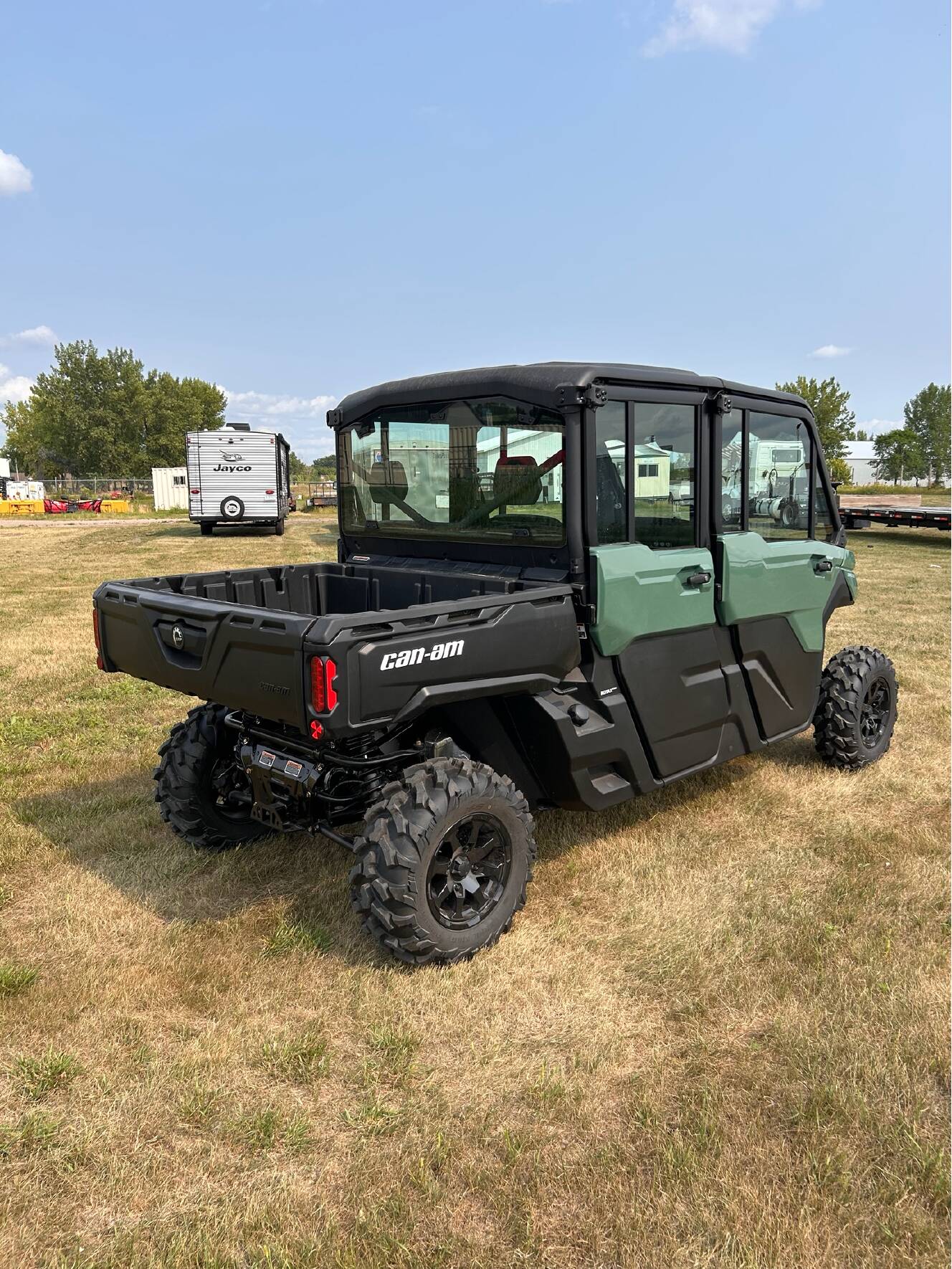 A photo of this 2026 Can-Am Defender MAX DPS CAB HD10