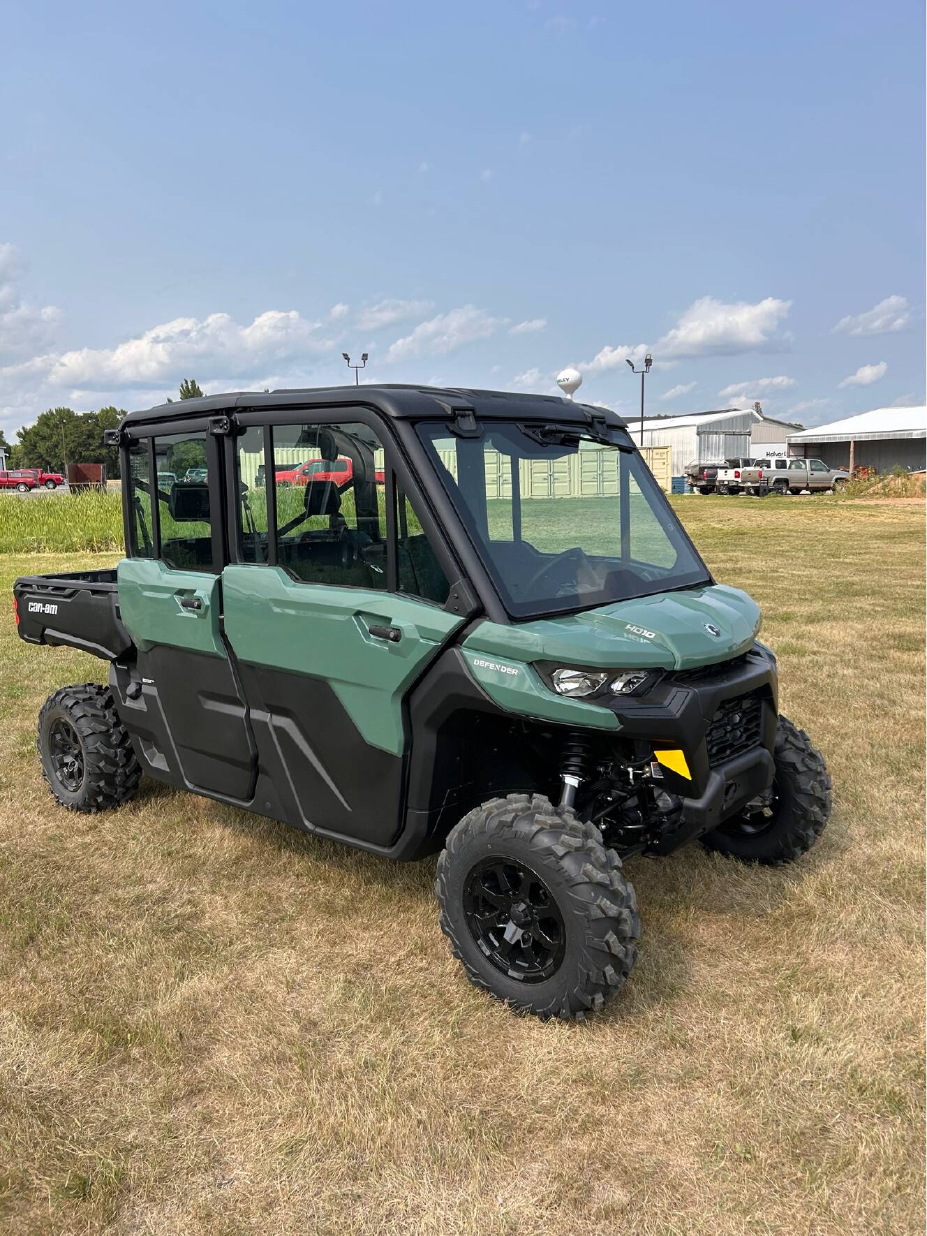 A photo of this 2026 Can-Am Defender MAX DPS CAB HD10