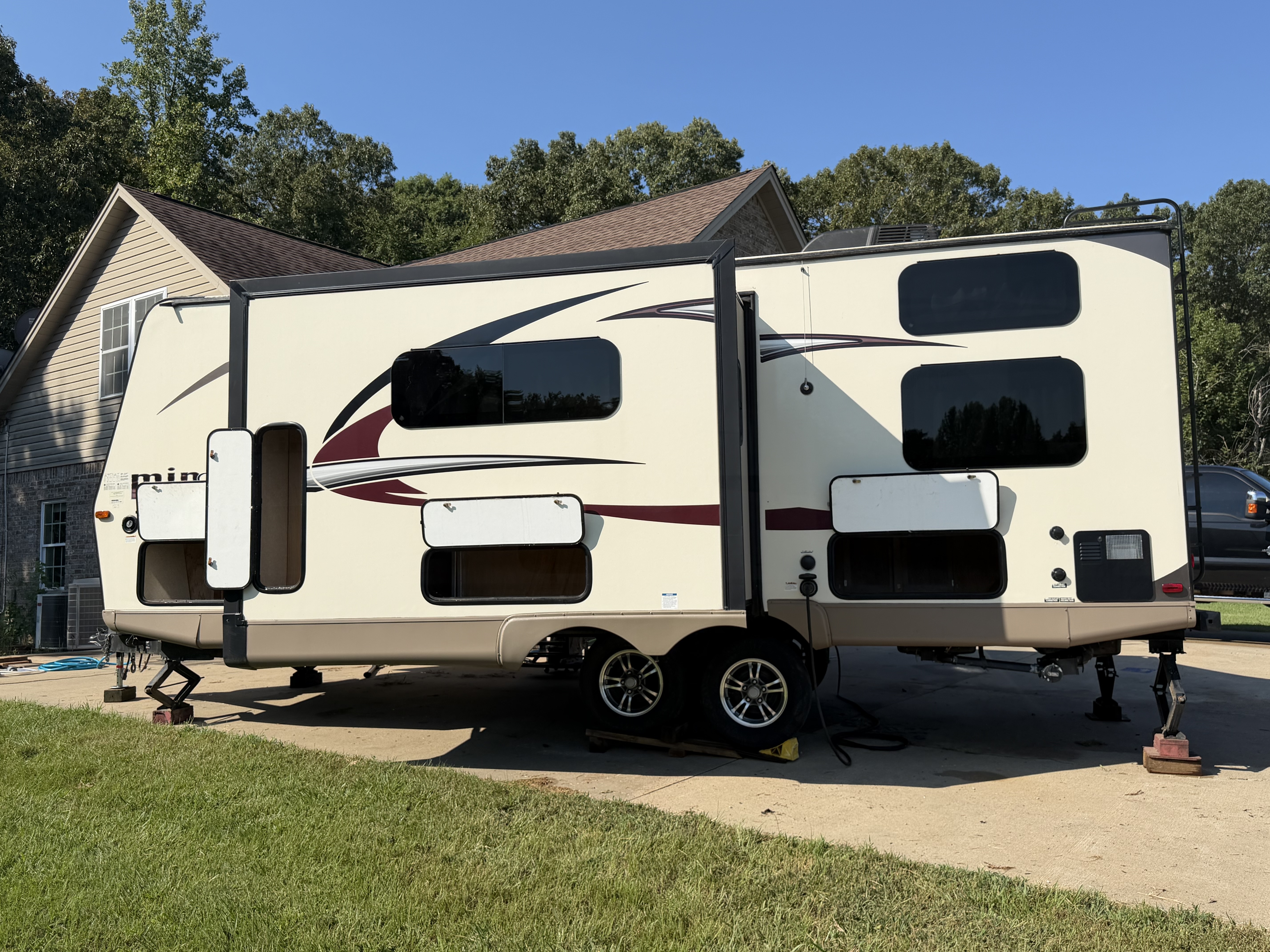 2017 Forest River ROCKWOOD MINI LITE 2504S RV