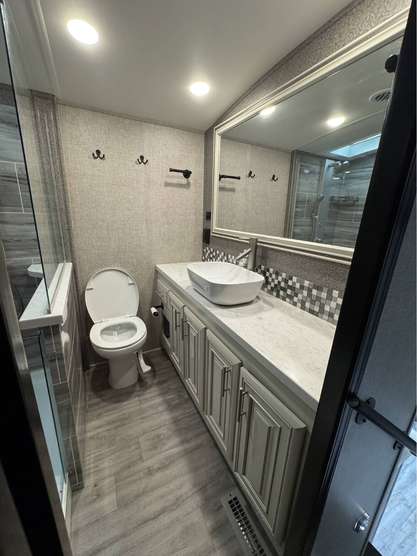 A photo of this 2022 Jayco PINNACLE 38SSWS